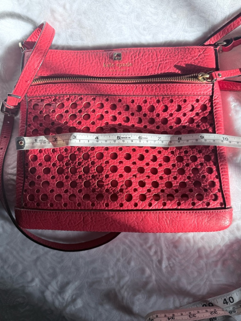 Kate Spade Red Crossbody Bag Pebbled Leather Perforated Front Zip - Picture 6 of 11